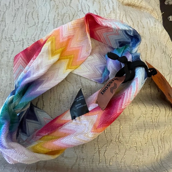 Missoni Vibrant Zigzag Scarf with Multicolor Hues - Picture 1 of 4